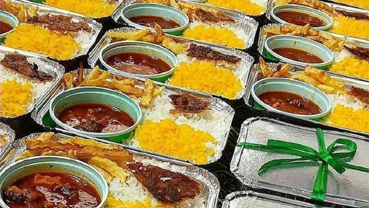 توزیع بیش از ۶۰ هزار پرس غذا در یزد توزیع بیش از ۶۰ هزار پرس غذا در یزد