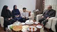 دیدار رئیس رسانه ملی با خانواده شهید تکلو