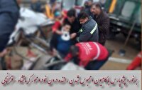 محبوس شدن راننده خودروی سواری پژوپارس در پی برخورد با کامیون بنز