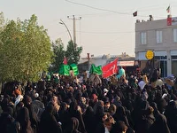 اجرای نمایش میدانی کاروان سرزمین کربلا در بخش سندرک میناب