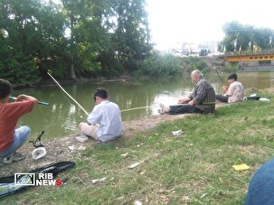 ماهیگیری در حاشیه رودخانه هادیشهر بابلسر