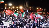 مردم همچنان در میدان هستند و تاریخ می‌نگارند...